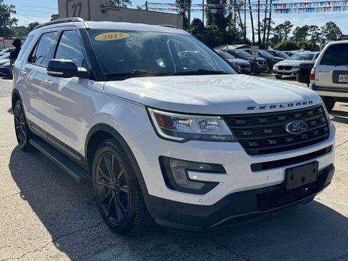 Used 2017 Ford Explorer XLT w/ Equipment Group 202A image 3
