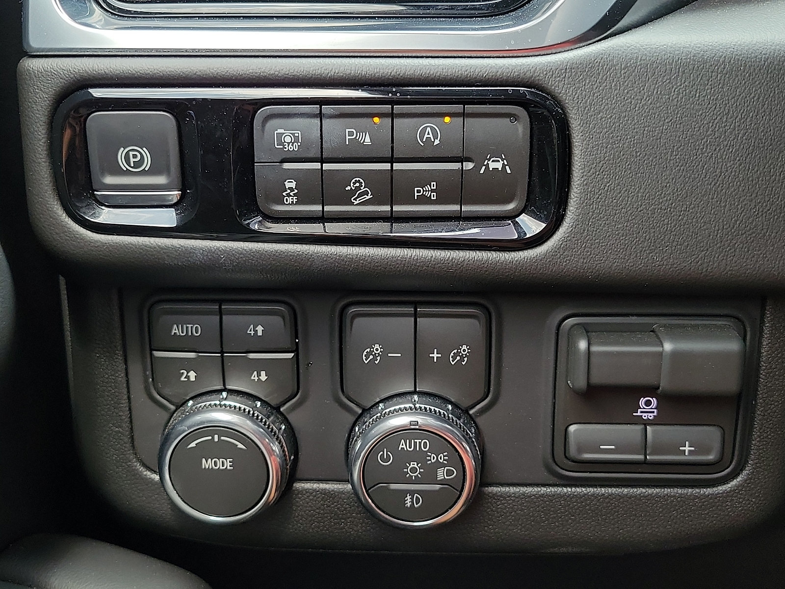 Used 2026 GMC Yukon Elevation w/ Elevation Premium Package AWD/4WD image 16