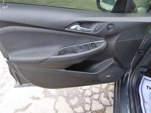 Used 2017 Chevrolet Cruze LT image 9