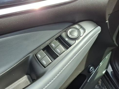 Used 2024 Buick Enclave Essence w/ Sport Touring Edition FWD image 17