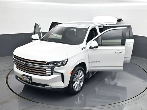 Used 2024 Chevrolet Suburban High Country AWD/4WD image 31