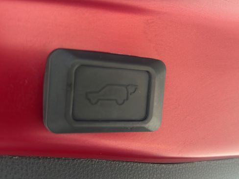 Used 2022 Toyota RAV4 XLE Premium FWD image 19
