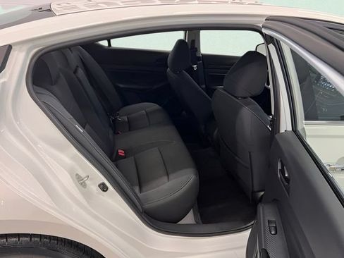 Used 2025 Nissan Altima 2.5 SV FWD image 9