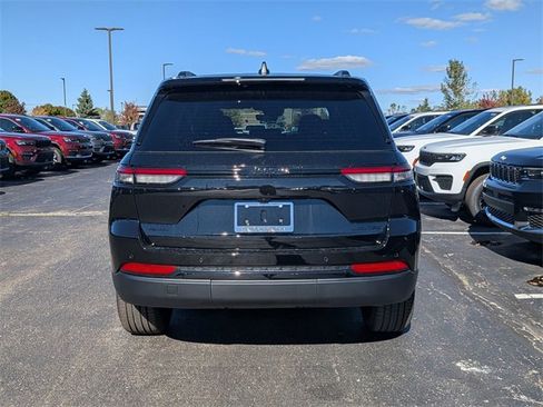 New 2025 Jeep Grand Cherokee Limited w/ Black Appearance Package image 4