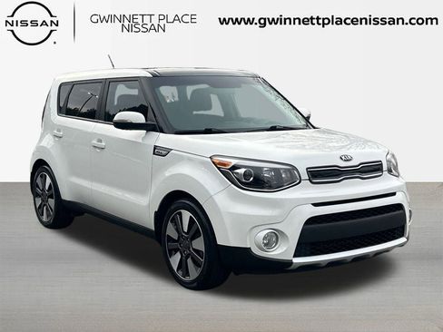 Used 2017 Kia Soul + image 3