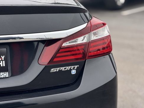 Used 2017 Honda Accord Sport image 9