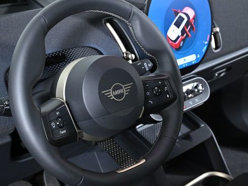 Used 2025 MINI Cooper Countryman SE w/ Comfort Package Max image 13