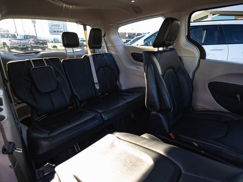 Used 2024 Chrysler Pacifica Select image 31