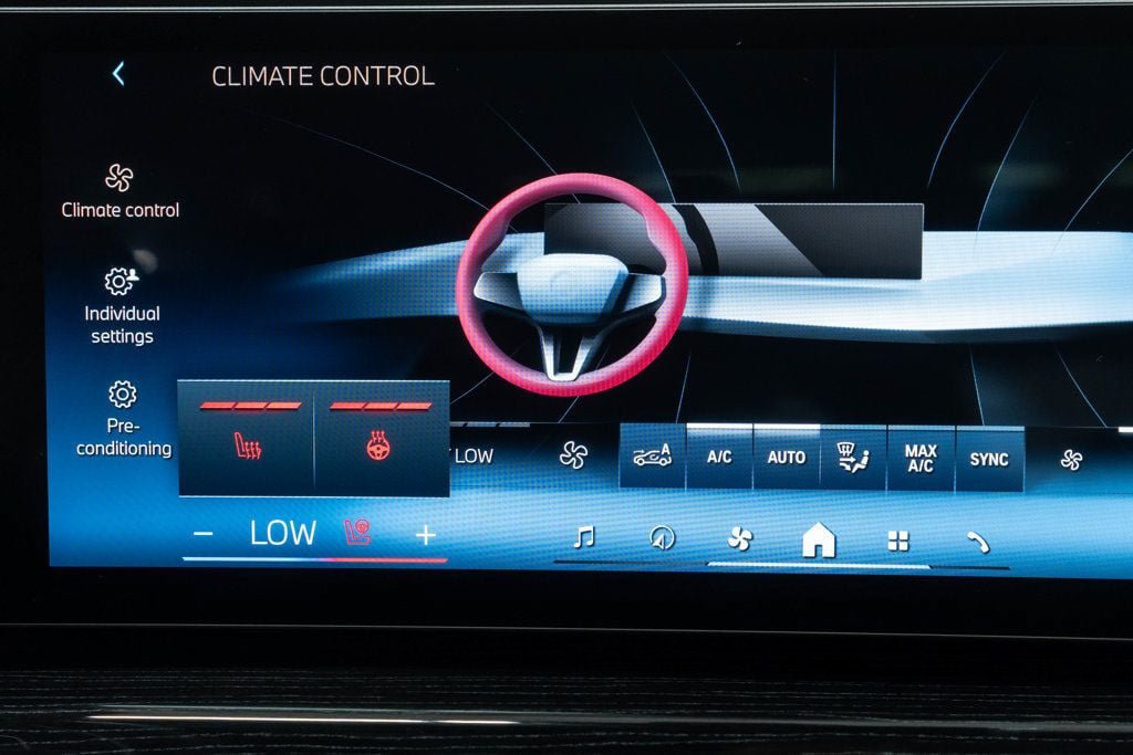 Used 2026 BMW 740i xDrive AWD/4WD image 33