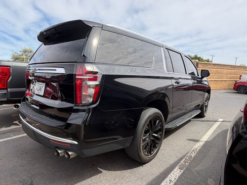 Used 2023 Chevrolet Suburban Premier image 3