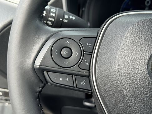 Used 2023 Toyota Corolla Cross XLE w/ Convenience Package image 30