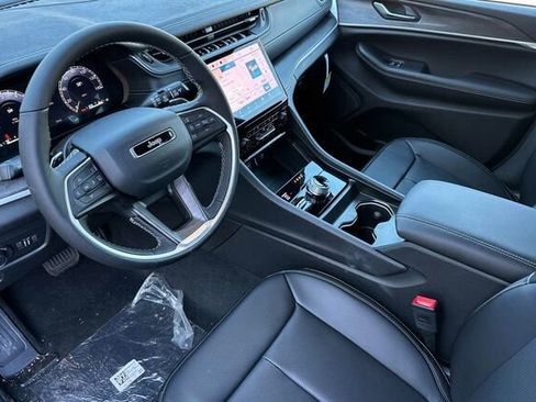 New 2025 Jeep Grand Cherokee Limited w/ Luxury Tech Group II AWD/4WD image 10