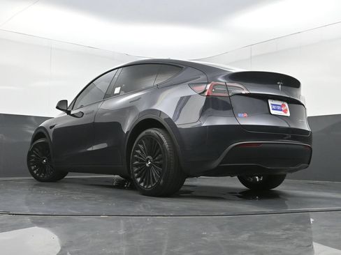 Used 2024 Tesla Model Y Long Range AWD/4WD image 27
