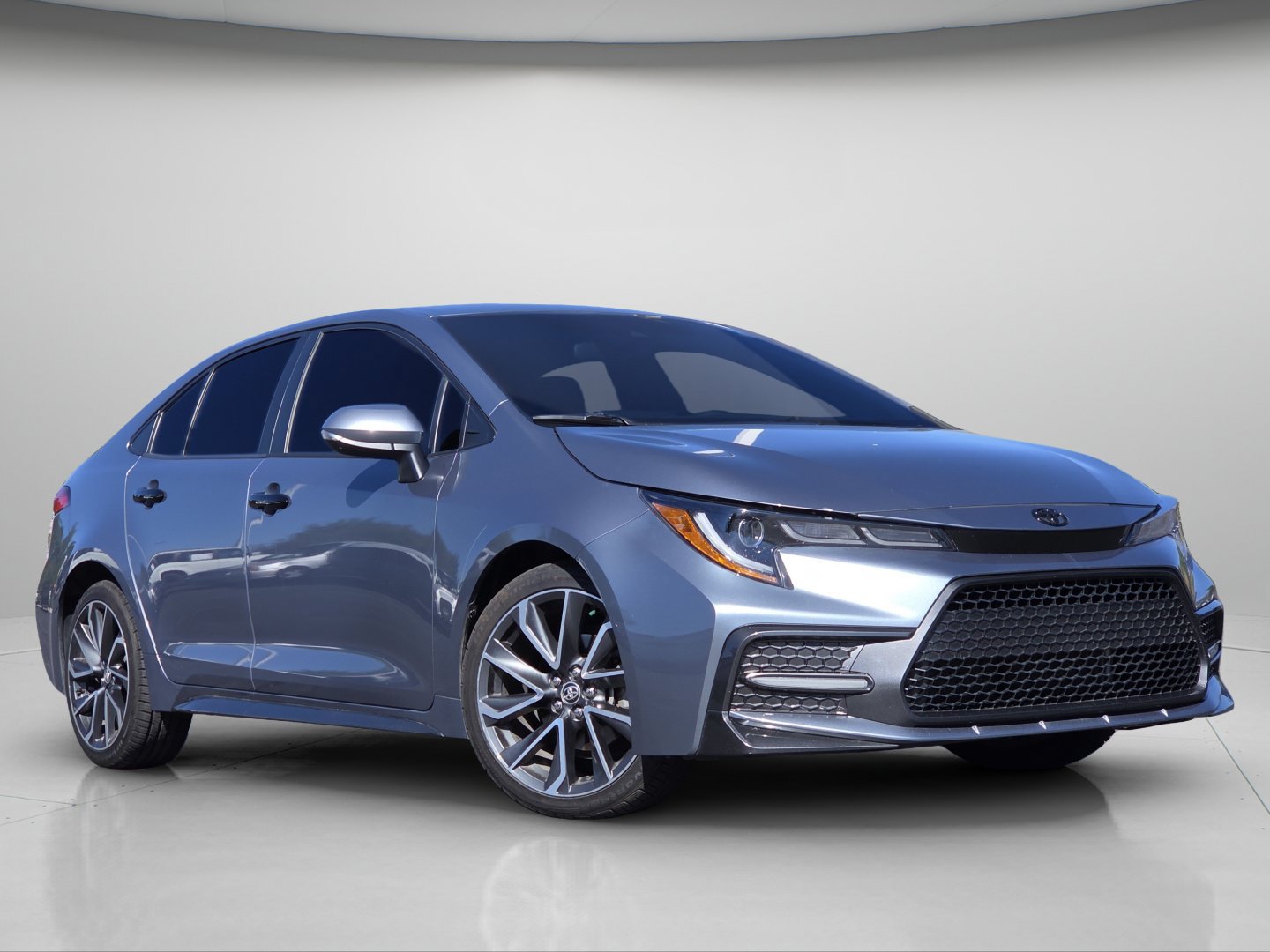 Used 2020 Toyota Corolla SE FWD image 2