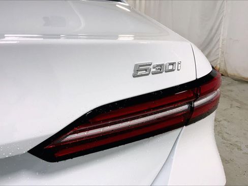 New 2026 BMW 530i xDrive w/ Premium Package AWD/4WD image 15