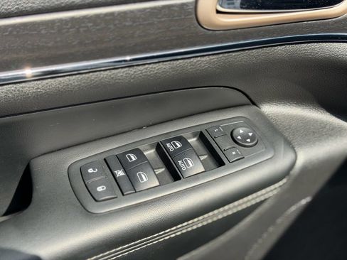 Used 2017 Jeep Grand Cherokee Limited AWD/4WD image 23