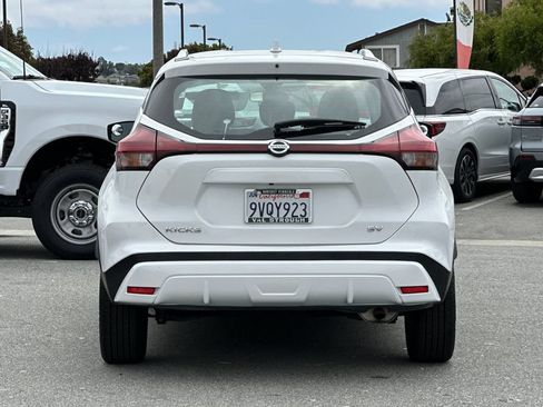 Used 2021 Nissan Kicks SV FWD image 4