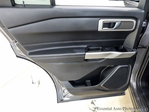 Used 2022 Ford Explorer XLT AWD/4WD image 26