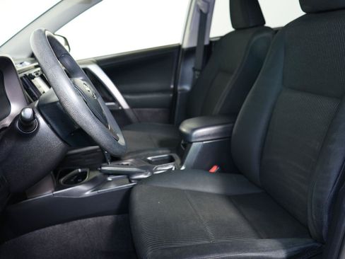 Used 2017 Toyota RAV4 LE FWD image 7