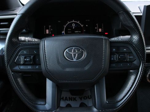 Used 2025 Toyota Tacoma SR5 AWD/4WD image 24