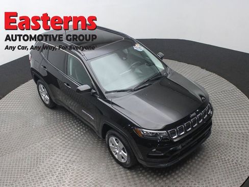 Used 2022 Jeep Compass Latitude w/ Sun and Sound Group image 3