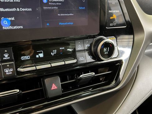 Used 2023 Toyota Highlander XLE image 46