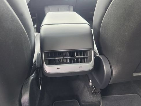 Used 2025 Tesla Model Y Long Range AWD/4WD image 33