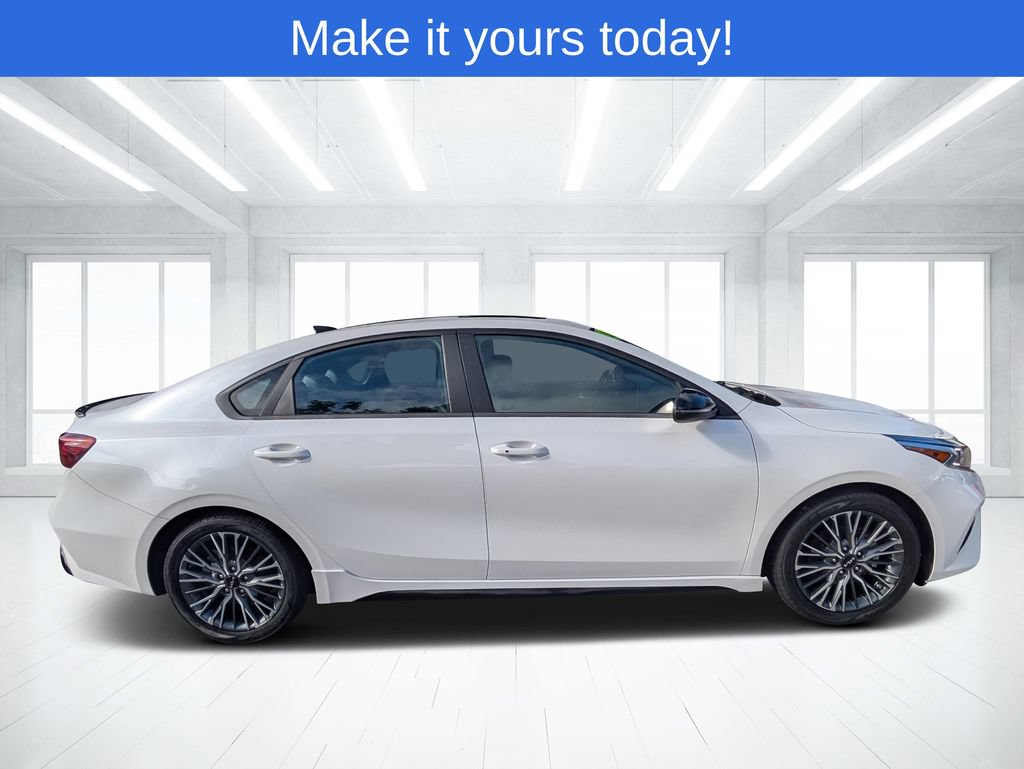 Used 2023 Kia Forte GT-Line w/ GT-Line Premium Package FWD image 2