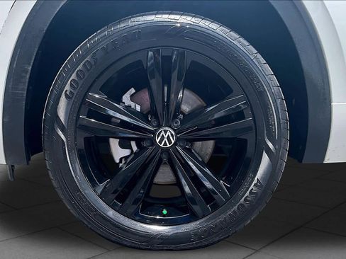 Used 2023 Volkswagen Atlas SEL R-Line AWD/4WD image 11