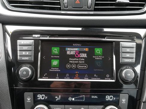 Used 2020 Nissan Rogue SV w/ Sun & Sound Touring Package image 22