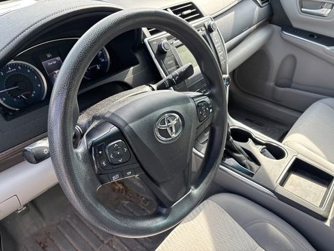Used 2016 Toyota Camry LE FWD image 7