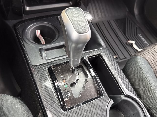 Used 2018 Toyota 4Runner TRD Off-Road AWD/4WD image 33