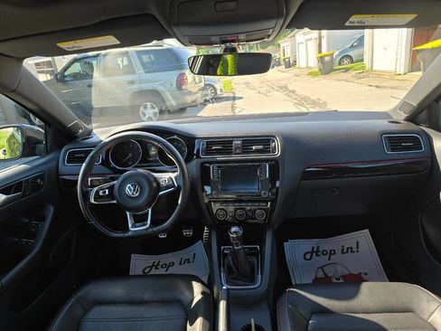 Used 2017 Volkswagen Jetta GLI FWD image 14