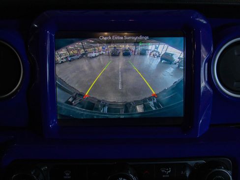 Used 2020 Jeep Wrangler Unlimited Sahara w/ Uconnect 4C Nav & Sound Group image 7