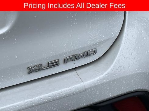 Used 2024 Toyota Highlander XLE AWD/4WD image 8