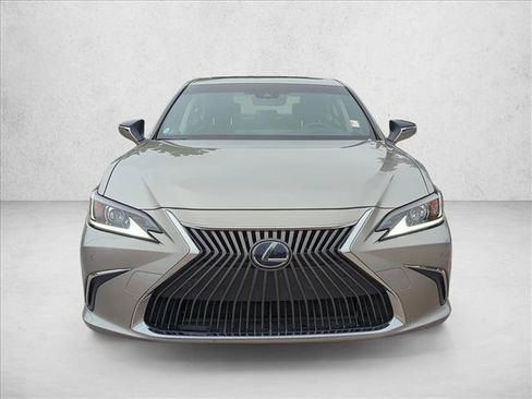Used 2019 Lexus ES 300h w/ Accessory Package 2 FWD image 2