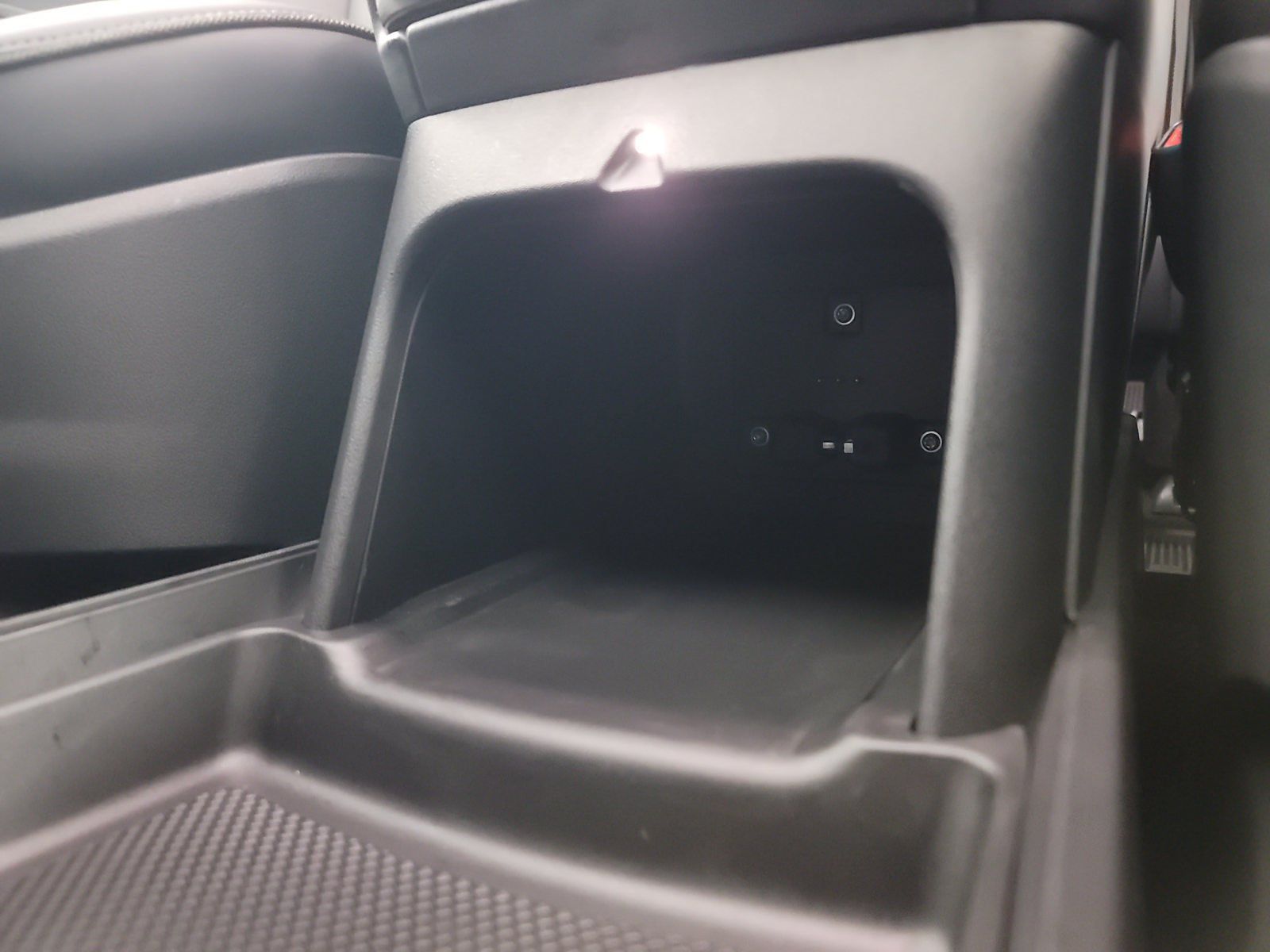 Used 2023 Rivian R1S Adventure Dual AWD/4WD image 33