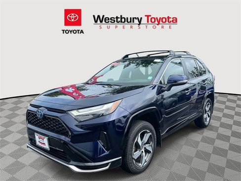 Used 2023 Toyota RAV4 SE image 5