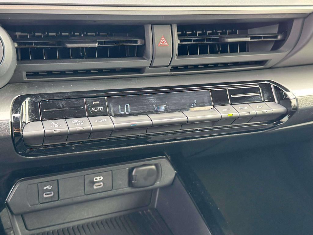 Used 2025 Toyota Prius LE FWD image 29