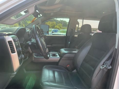 Used 2019 GMC Sierra 2500 Denali w/ Duramax Plus Package AWD/4WD image 11