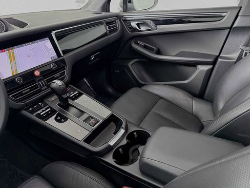 Certified 2025 Porsche Macan image 25