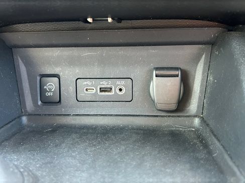 Used 2024 Nissan Sentra SV FWD image 23