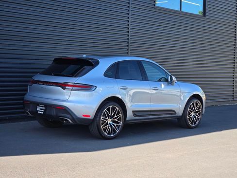 Certified 2025 Porsche Macan AWD/4WD image 2