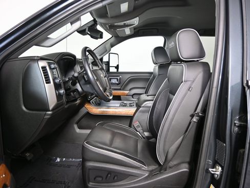 Used 2019 Chevrolet Silverado 3500 High Country w/ Duramax Plus Package image 26