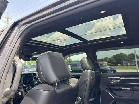 Used 2022 RAM 1500 Laramie AWD/4WD image 18