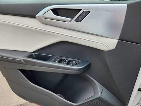 New 2026 Volkswagen Taos SE AWD/4WD image 23