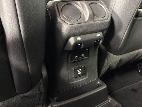 Used 2022 Jeep Wrangler Unlimited Sahara image 19