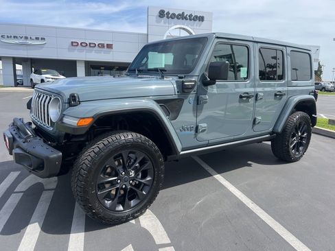 Used 2025 Jeep Wrangler Unlimited Sahara AWD/4WD image 3