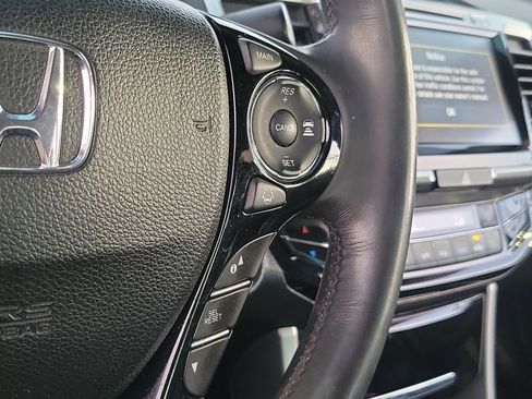 Used 2017 Honda Accord Touring image 25