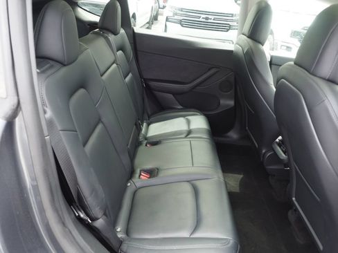 Used 2022 Tesla Model Y Long Range AWD/4WD image 19